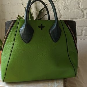 Pour La Victoire satchel 2-way bag!